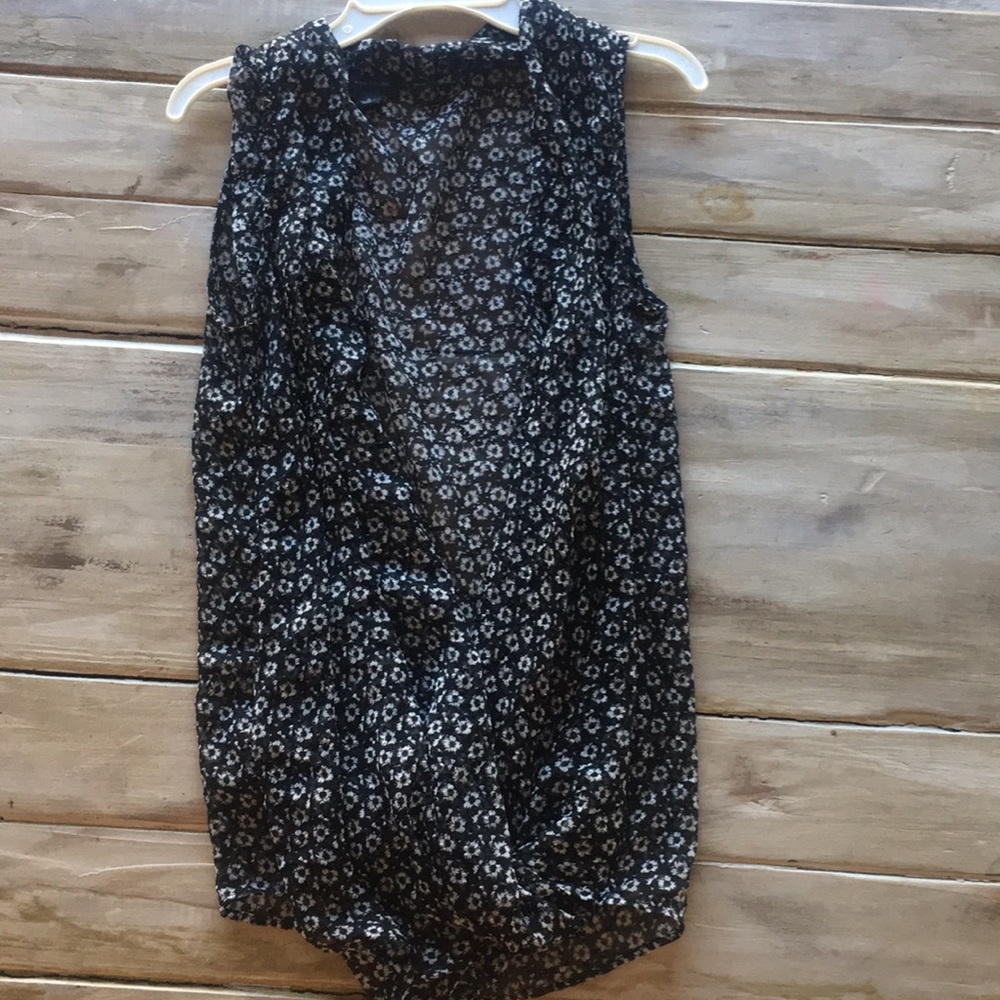 Black and white small print floral wrap